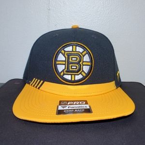 Boston Bruins Fanatics Branded Black/Gold Pro Locker Room Snapback Hat